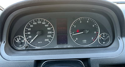 Mercedes-Benz Classe A 160 BlueEFFICIENCY Elegance (19)