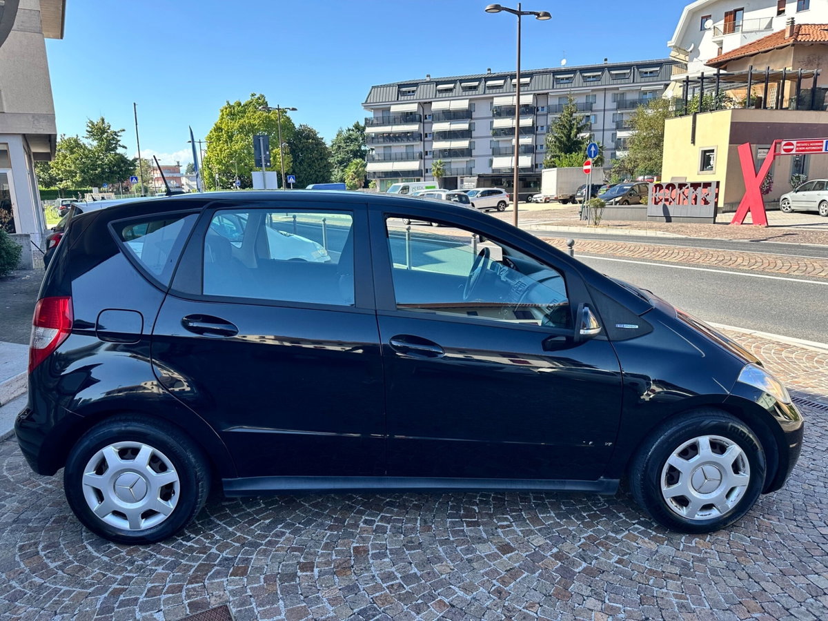 Mercedes-Benz Classe A 160 BlueEFFICIENCY Elegance (5)