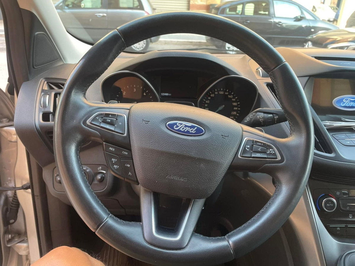 Ford Kuga 2.0 TDCI 120 CV S&S 2WD Powershift Titanium (16)