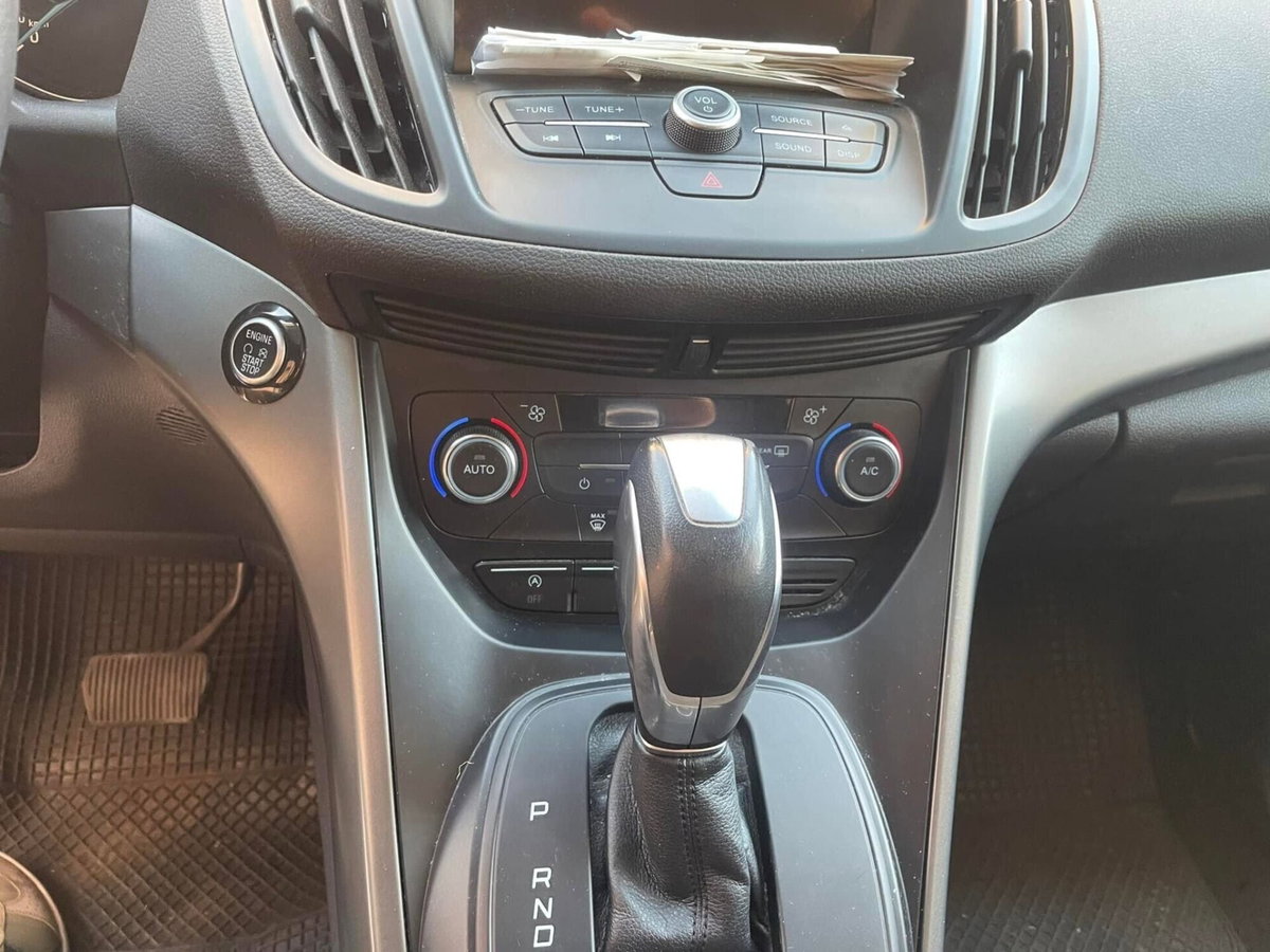 Ford Kuga 2.0 TDCI 120 CV S&S 2WD Powershift Titanium (20)