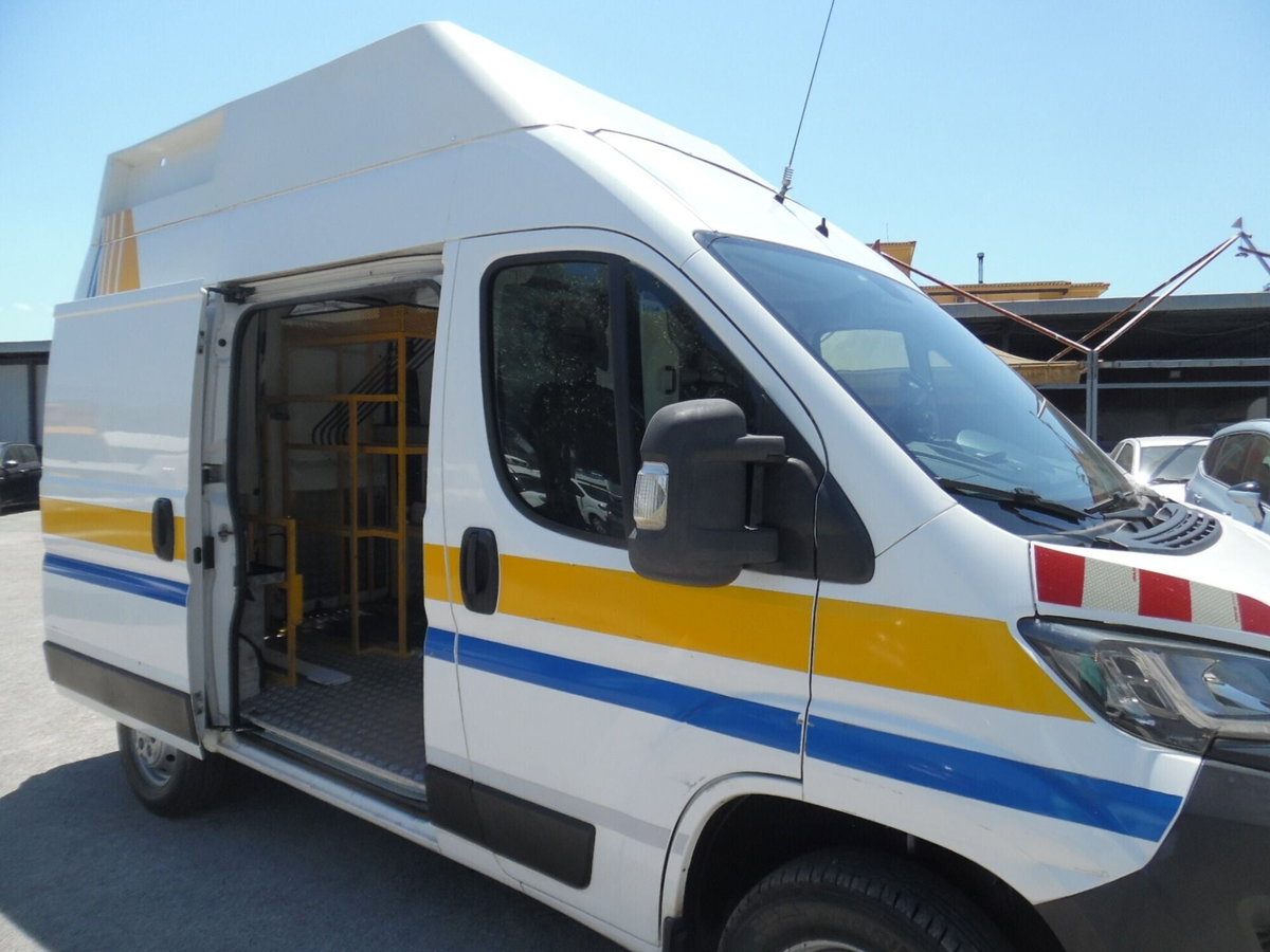 Peugeot Boxer Furgone 335 2.0 BlueHDi 160CV PM-TM Furgone Vetrato (10)