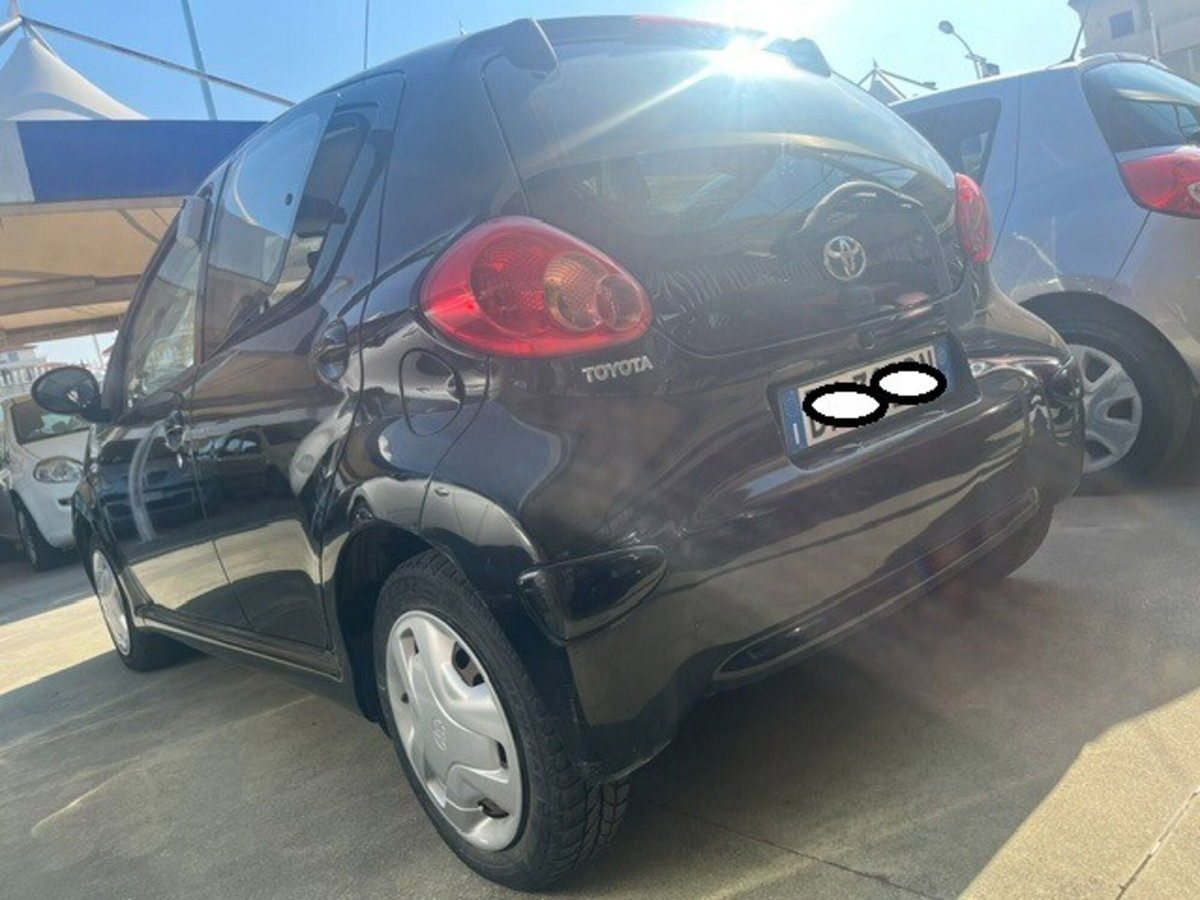 Toyota Aygo 1.0 12V VVT-i 5 porte Sol (2)