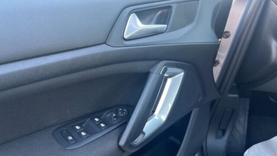 Peugeot 308 BlueHDi 130 S&S EAT8 GT Line (10)