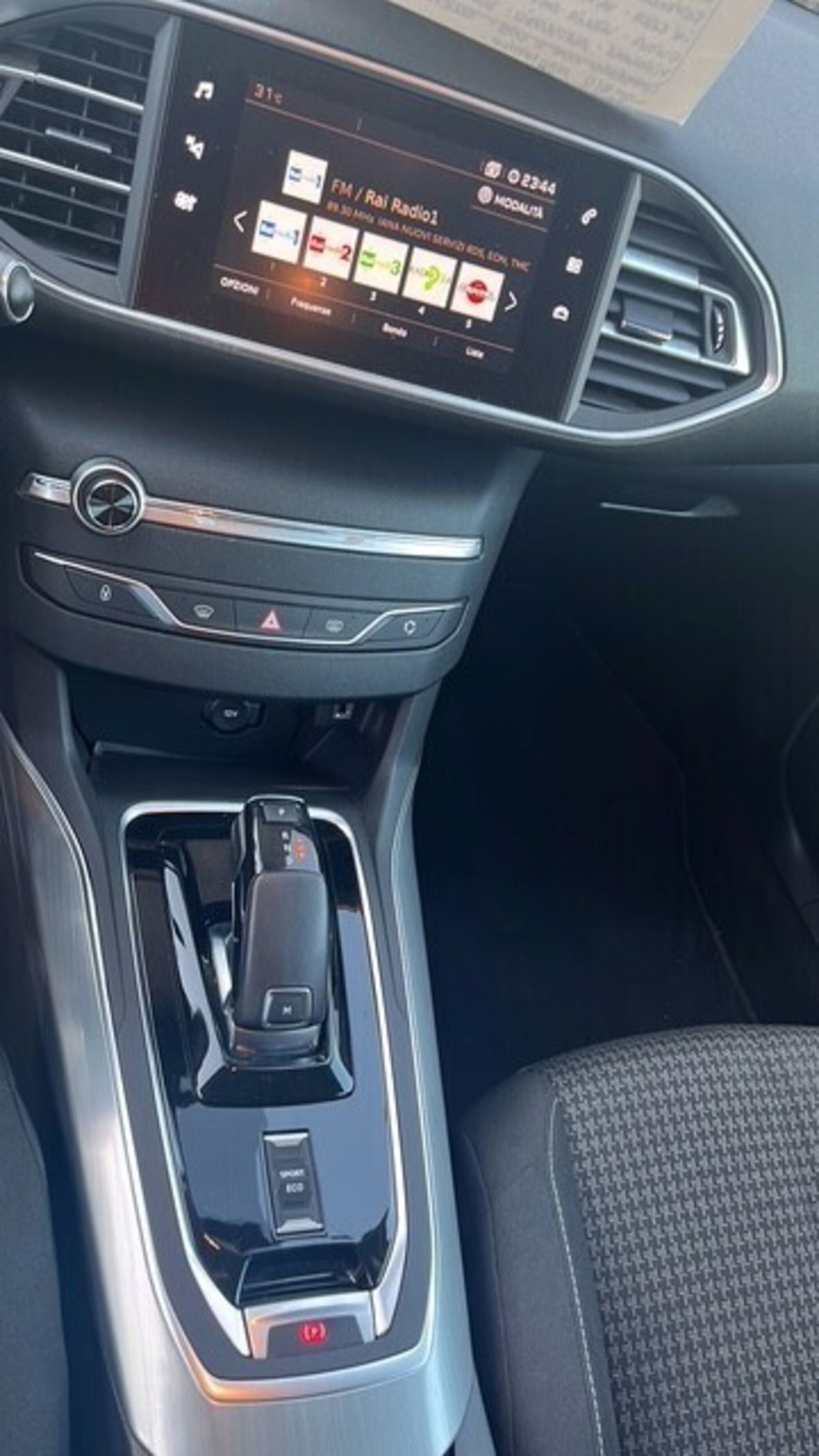 Peugeot 308 BlueHDi 130 S&S EAT8 GT Line (2)