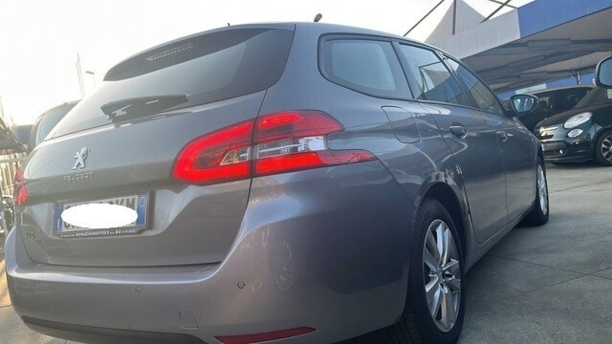 Peugeot 308 BlueHDi 130 S&S EAT8 GT Line (8)