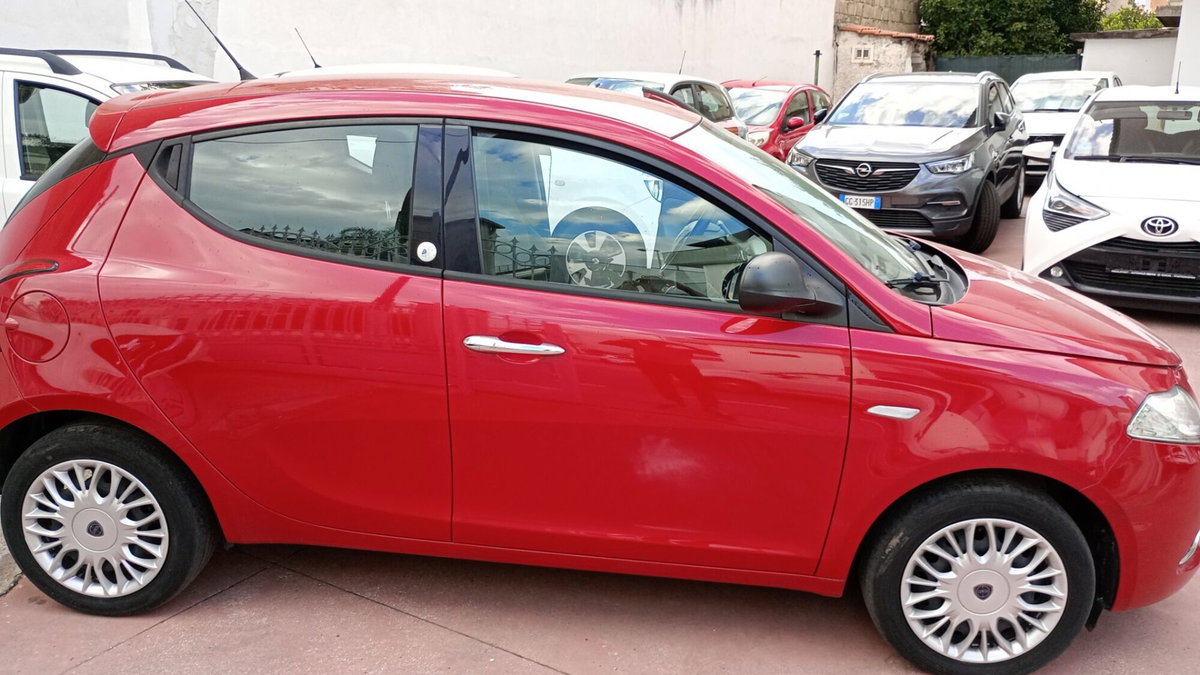 Lancia Ypsilon 1.2 69 CV 5 porte GPL Ecochic Silver (13)