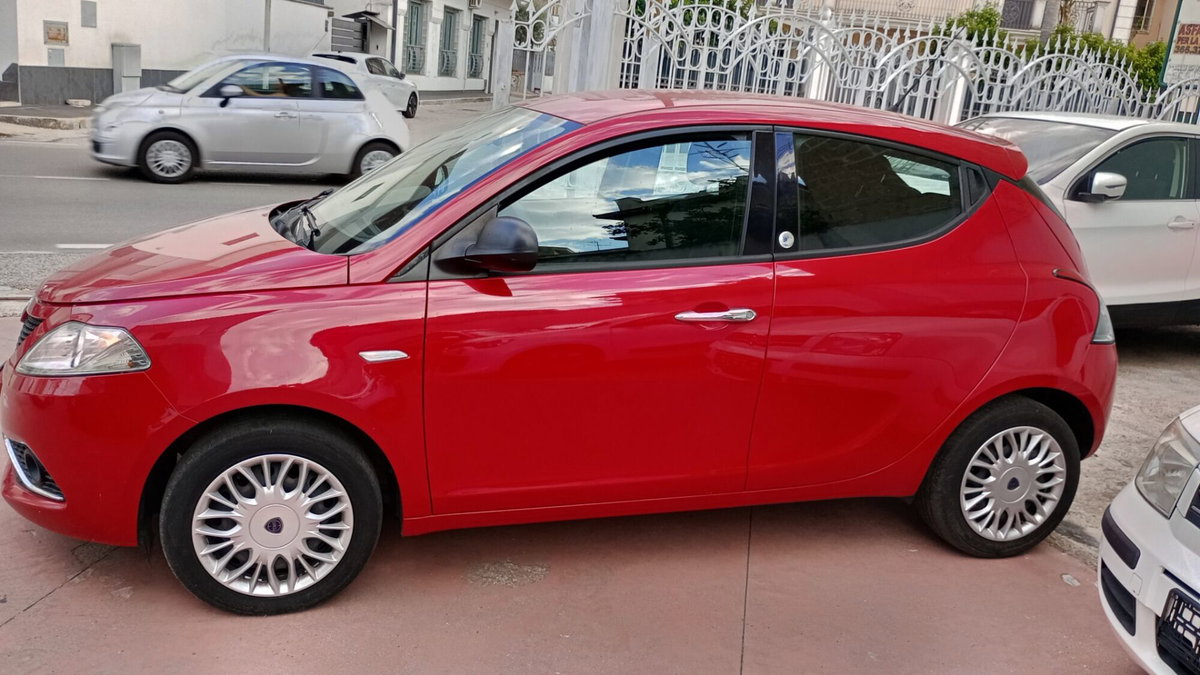Lancia Ypsilon 1.2 69 CV 5 porte GPL Ecochic Silver (14)