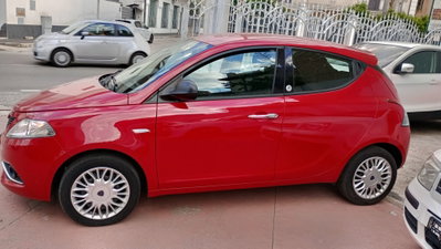Lancia Ypsilon 1.2 69 CV 5 porte GPL Ecochic Silver (14)