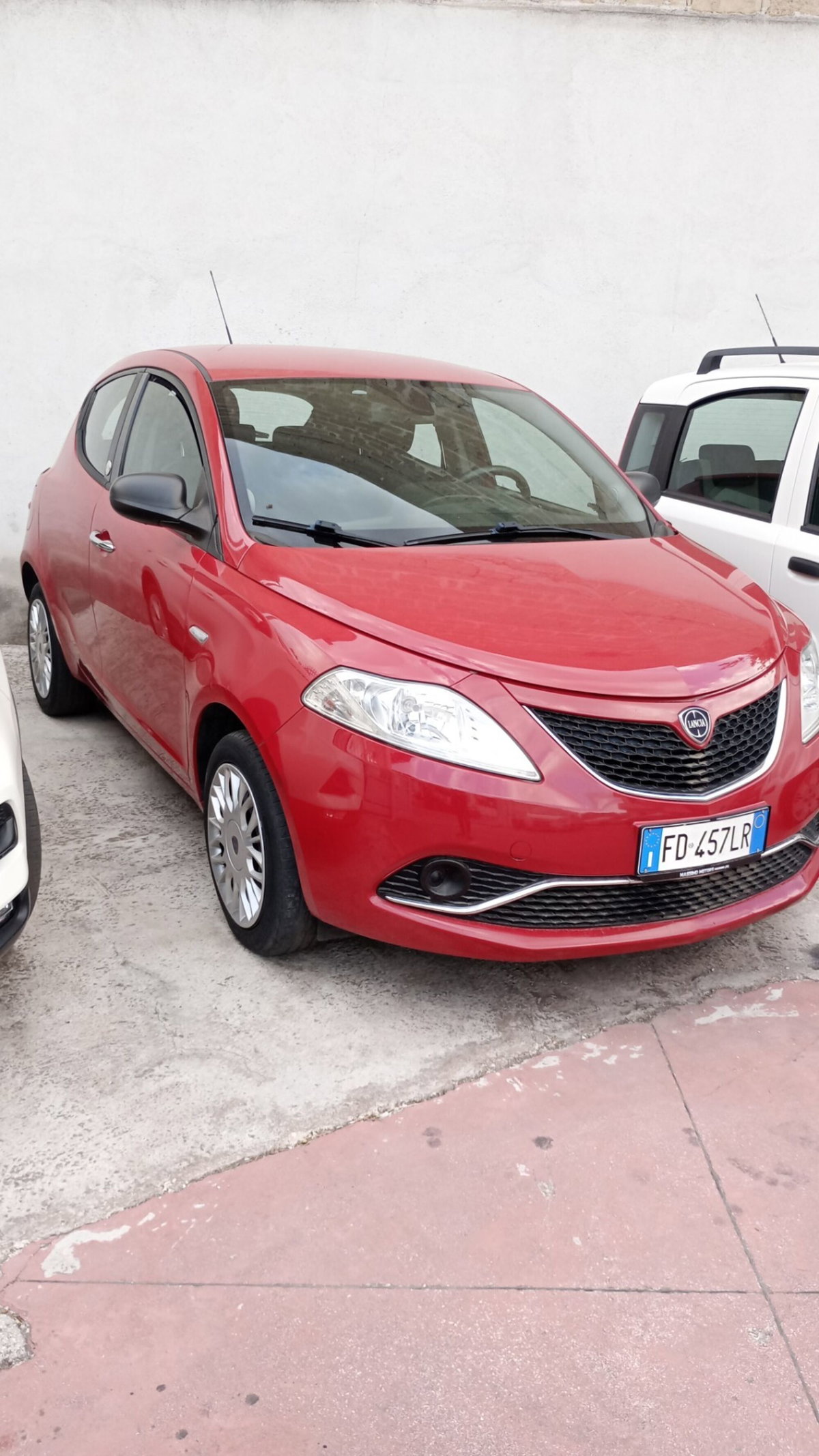 Lancia Ypsilon 1.2 69 CV 5 porte GPL Ecochic Silver (2)