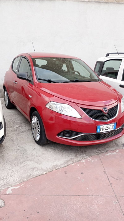 Lancia Ypsilon 1.2 69 CV 5 porte GPL Ecochic Silver (2)