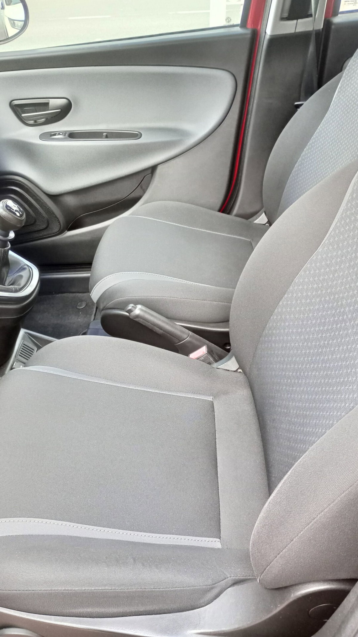 Lancia Ypsilon 1.2 69 CV 5 porte GPL Ecochic Silver (7)