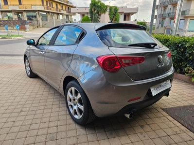 Alfa Romeo Giulietta 2.0 JTDm-2 Distinctive 170cv (5)