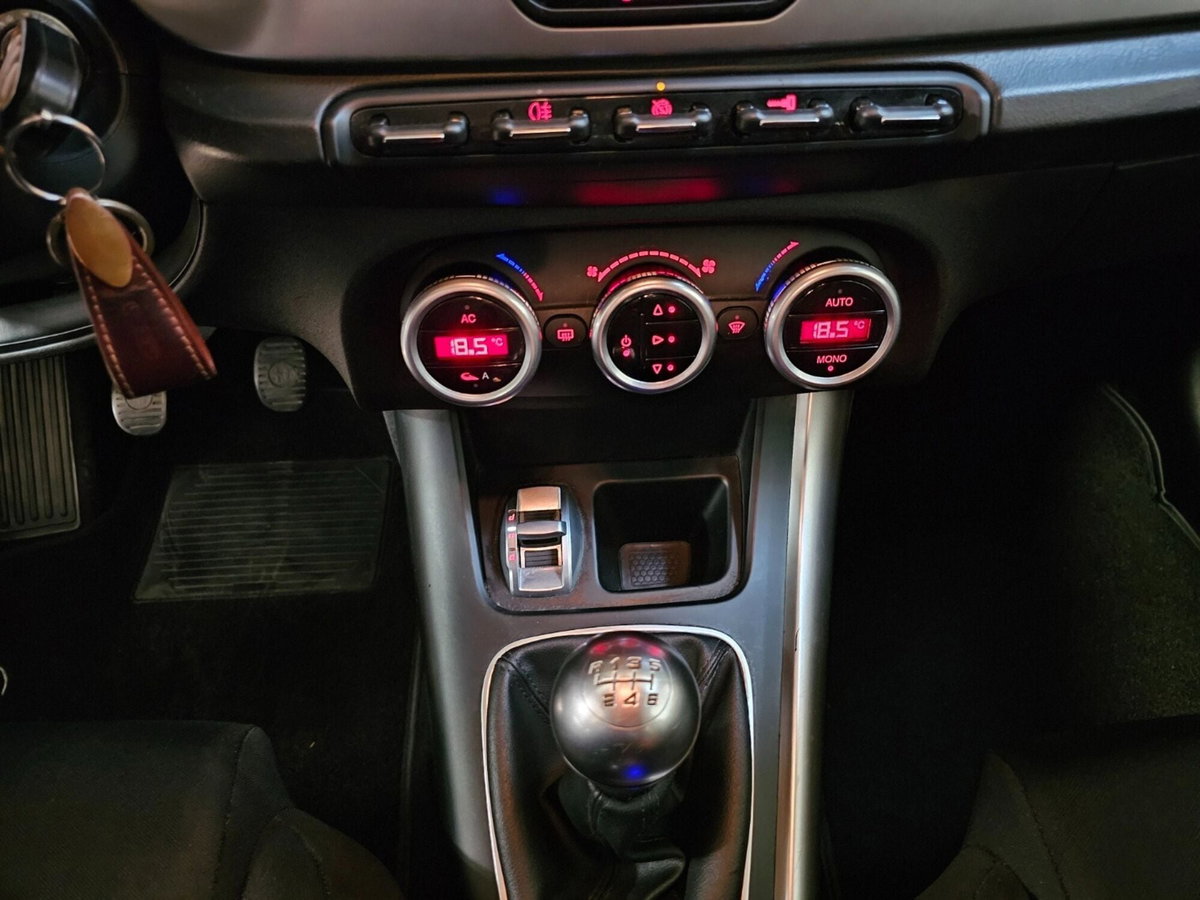Alfa Romeo Giulietta 2.0 JTDm-2 Distinctive 170cv (8)