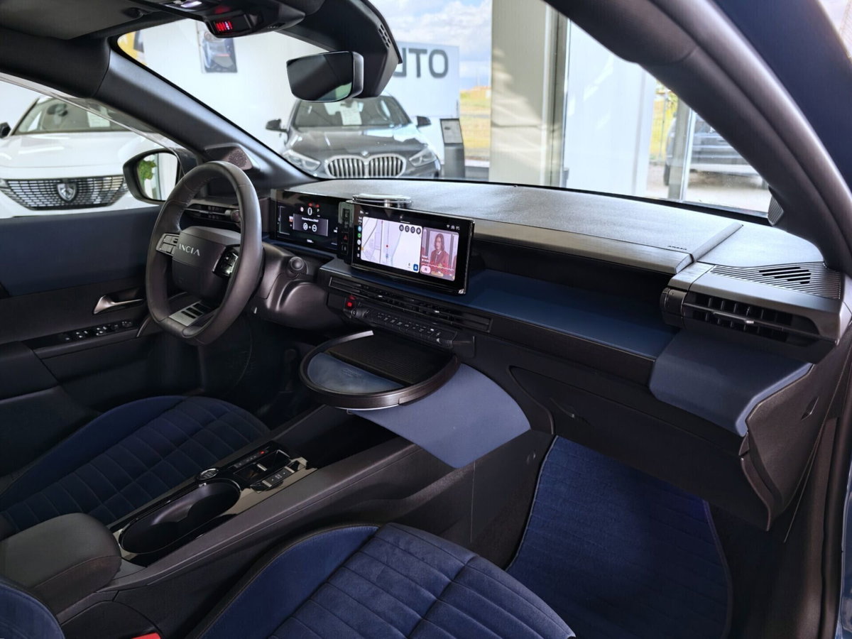 Lancia Ypsilon 1.2 mhev Edizione Cassina e-dct (13)