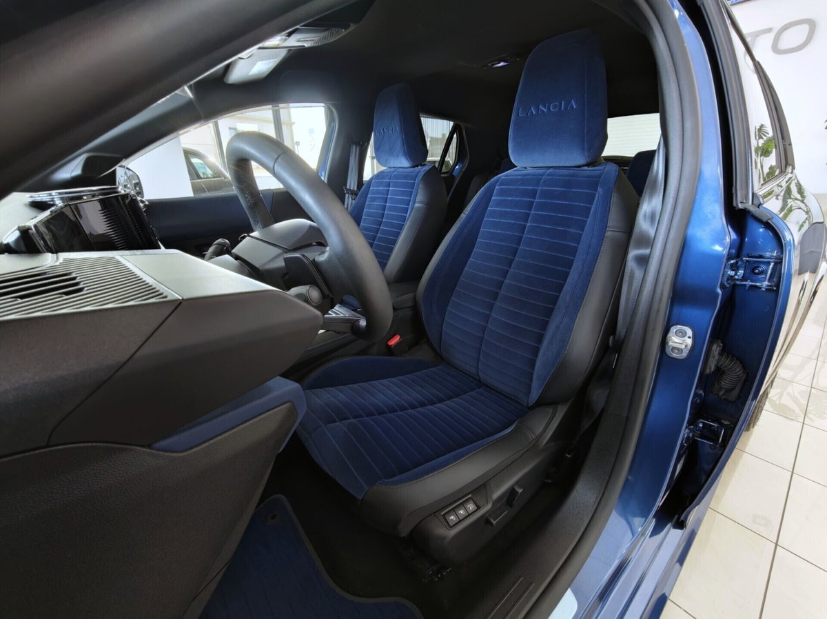 Lancia Ypsilon 1.2 mhev Edizione Cassina e-dct (15)