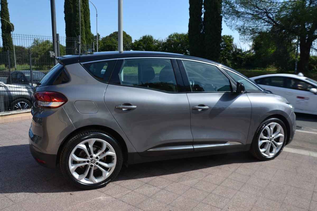 Renault Scenic E-Tech Electric 1.5 dCi 110CV Attractive (13)