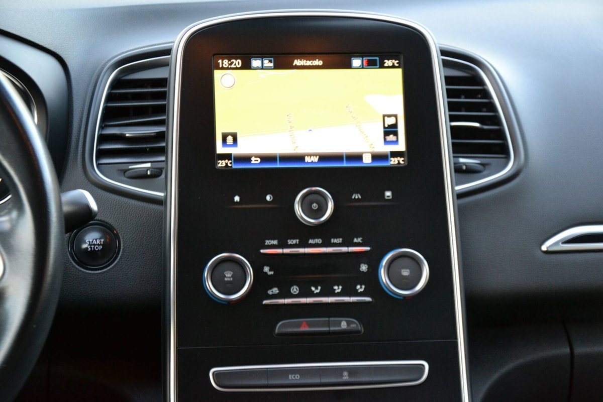Renault Scenic E-Tech Electric 1.5 dCi 110CV Attractive (19)