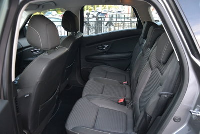 Renault Scenic E-Tech Electric 1.5 dCi 110CV Attractive (8)