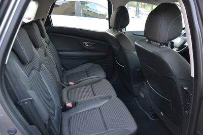 Renault Scenic E-Tech Electric 1.5 dCi 110CV Attractive (9)
