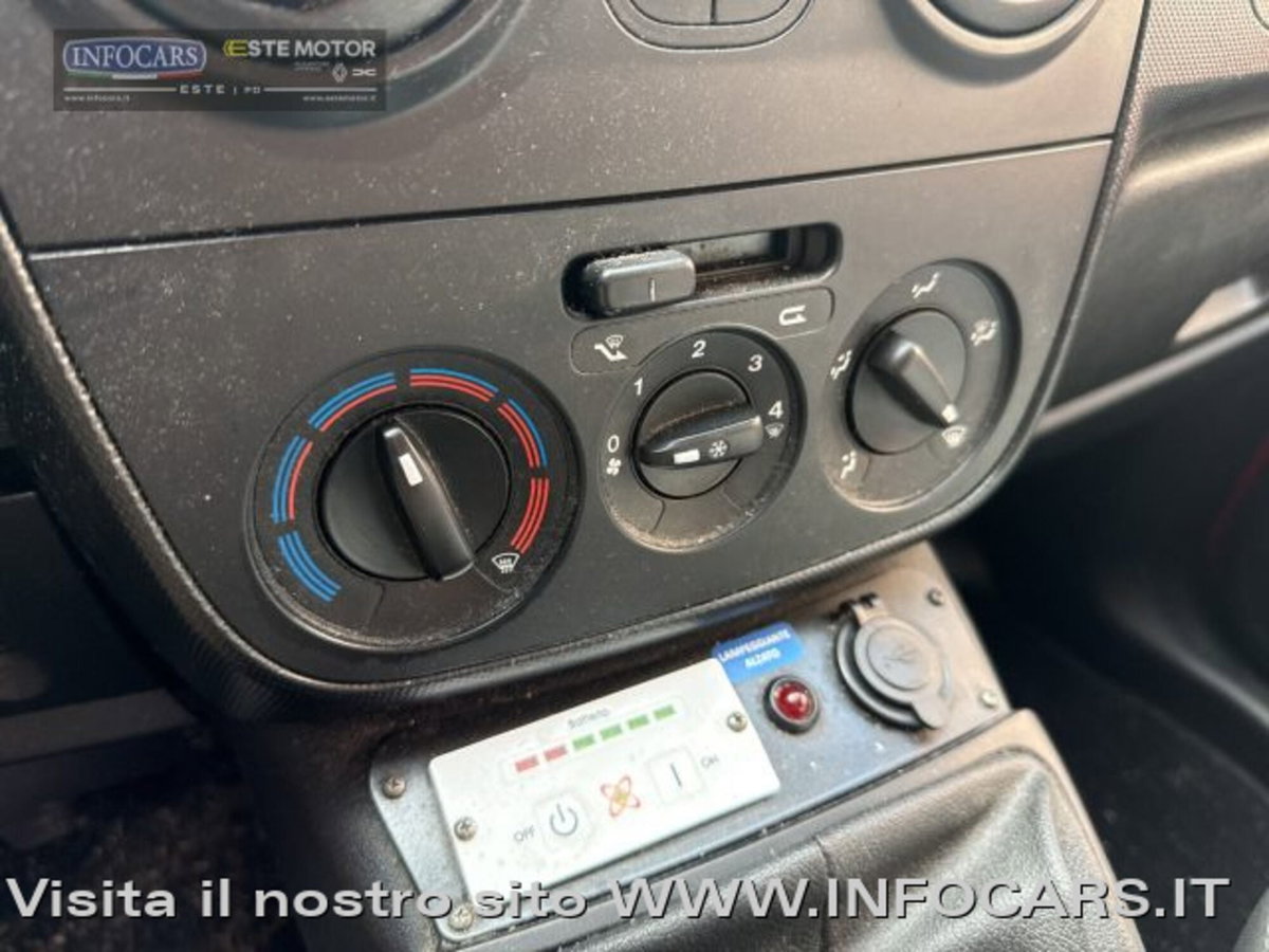 Fiat Fiorino 1.3 MJT 95CV Combinato (11)