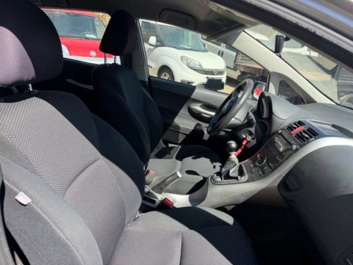 Toyota Auris 1.4 D-4D 5 porte (10)