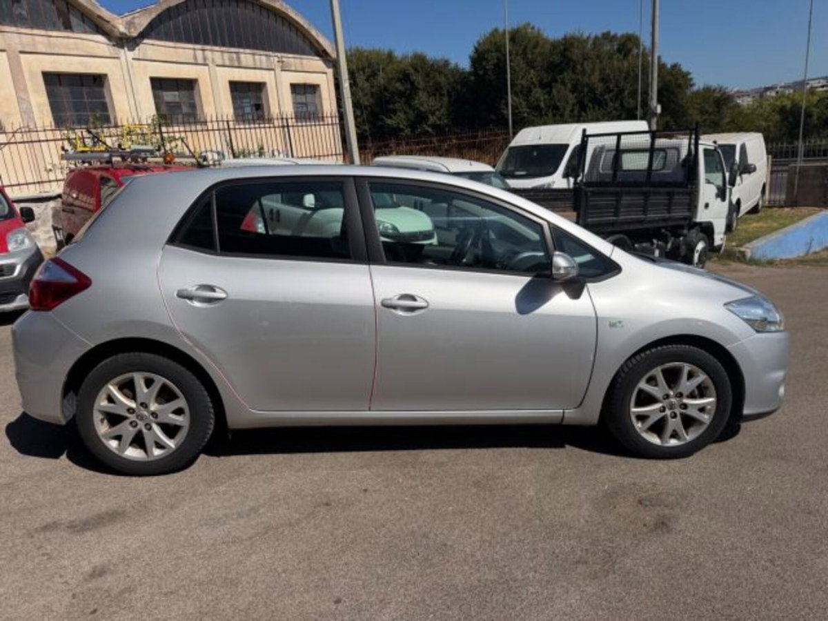 Toyota Auris 1.4 D-4D 5 porte (3)