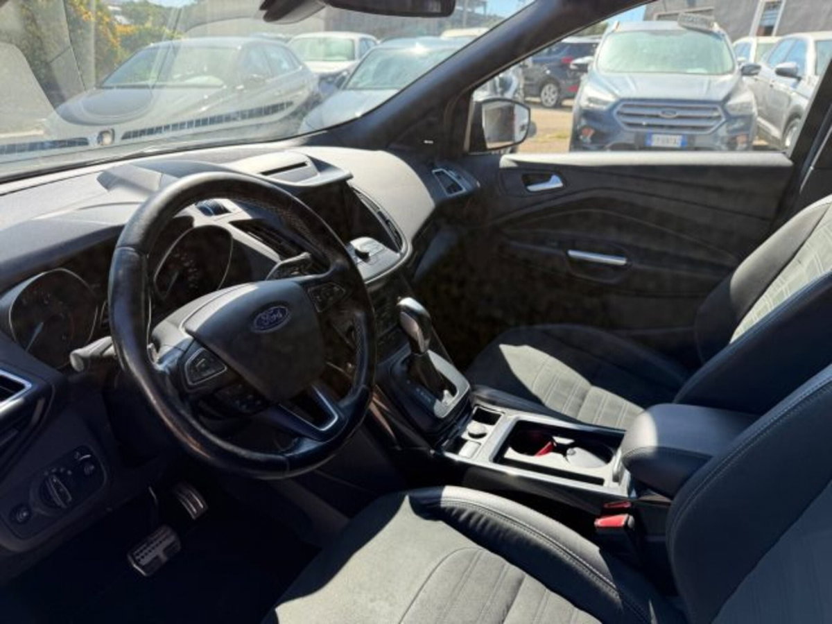 Ford Kuga 1.5 TDCI 120 CV S&S 2WD Plus (9)
