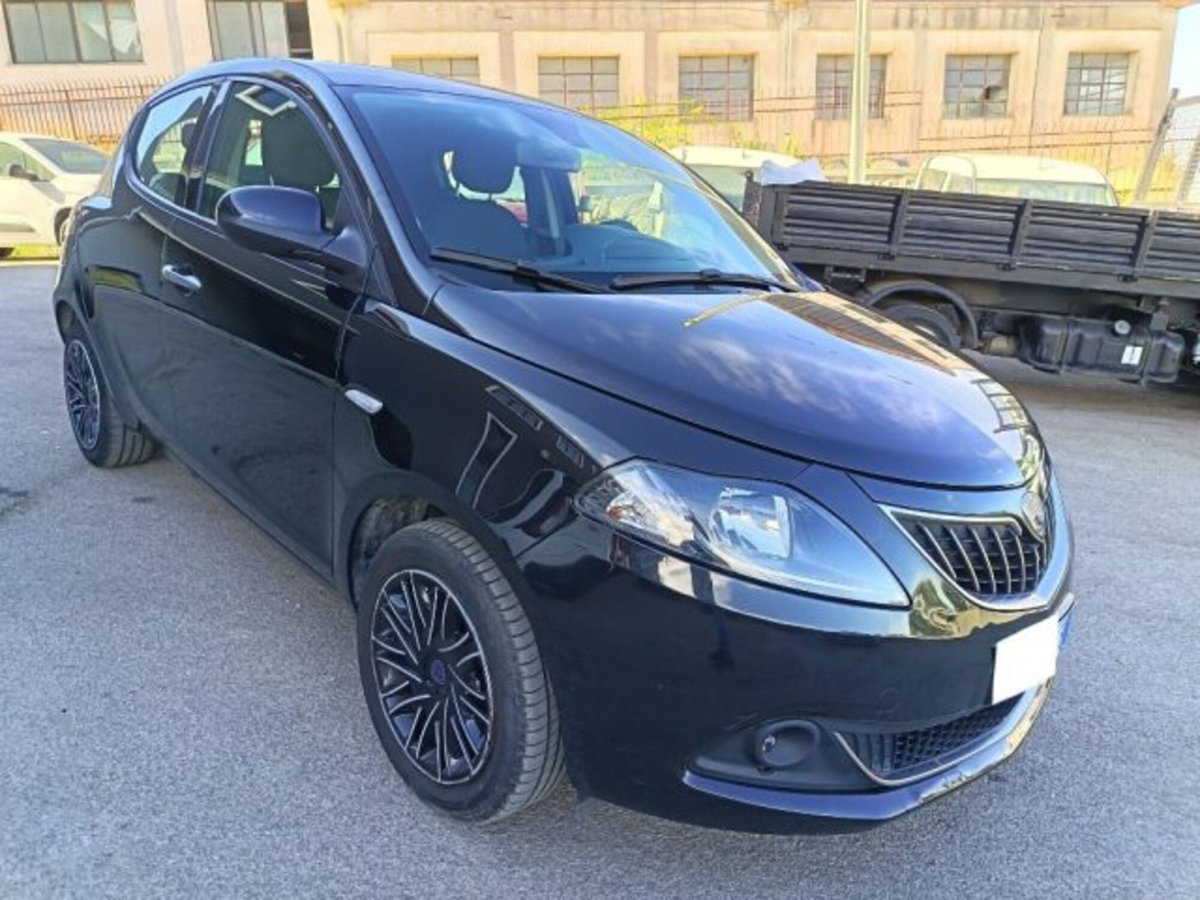 Lancia Ypsilon 1.0 FireFly 5 porte S&S Hybrid Alberta Ferretti (2)