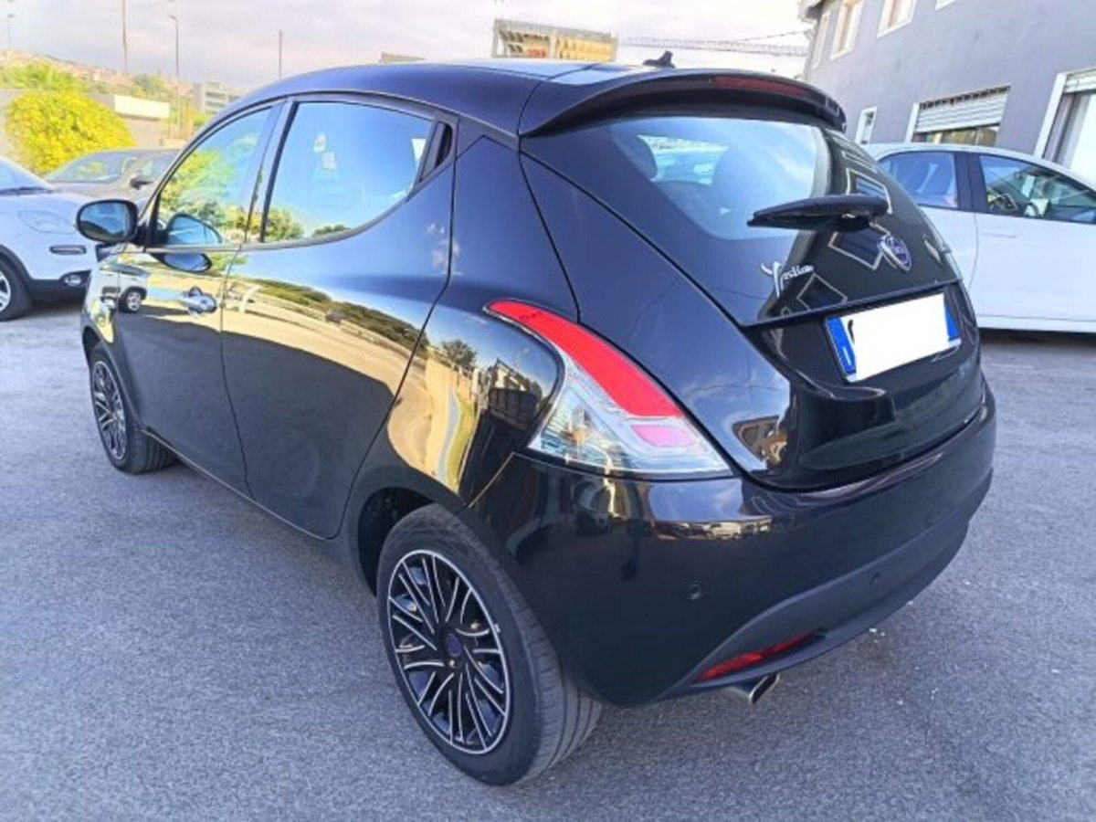 Lancia Ypsilon 1.0 FireFly 5 porte S&S Hybrid Alberta Ferretti (6)