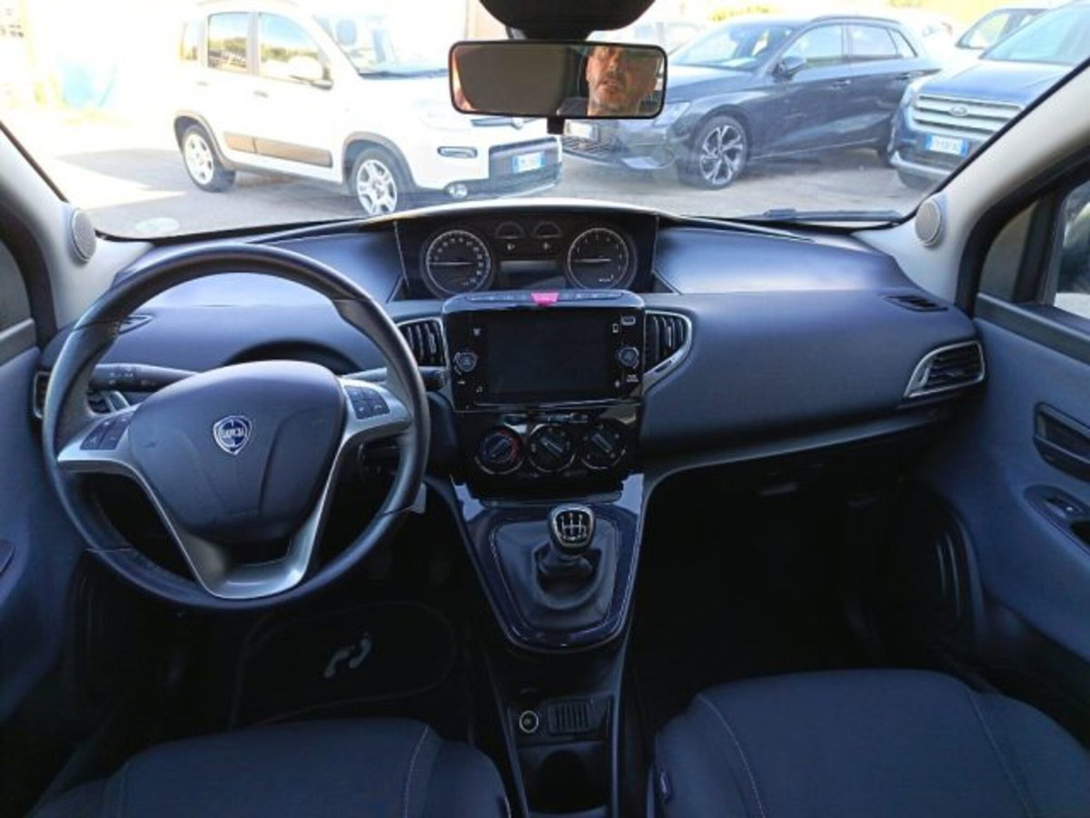 Lancia Ypsilon 1.0 FireFly 5 porte S&S Hybrid Alberta Ferretti (9)