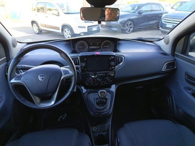 Lancia Ypsilon 1.0 FireFly 5 porte S&S Hybrid Alberta Ferretti (9)