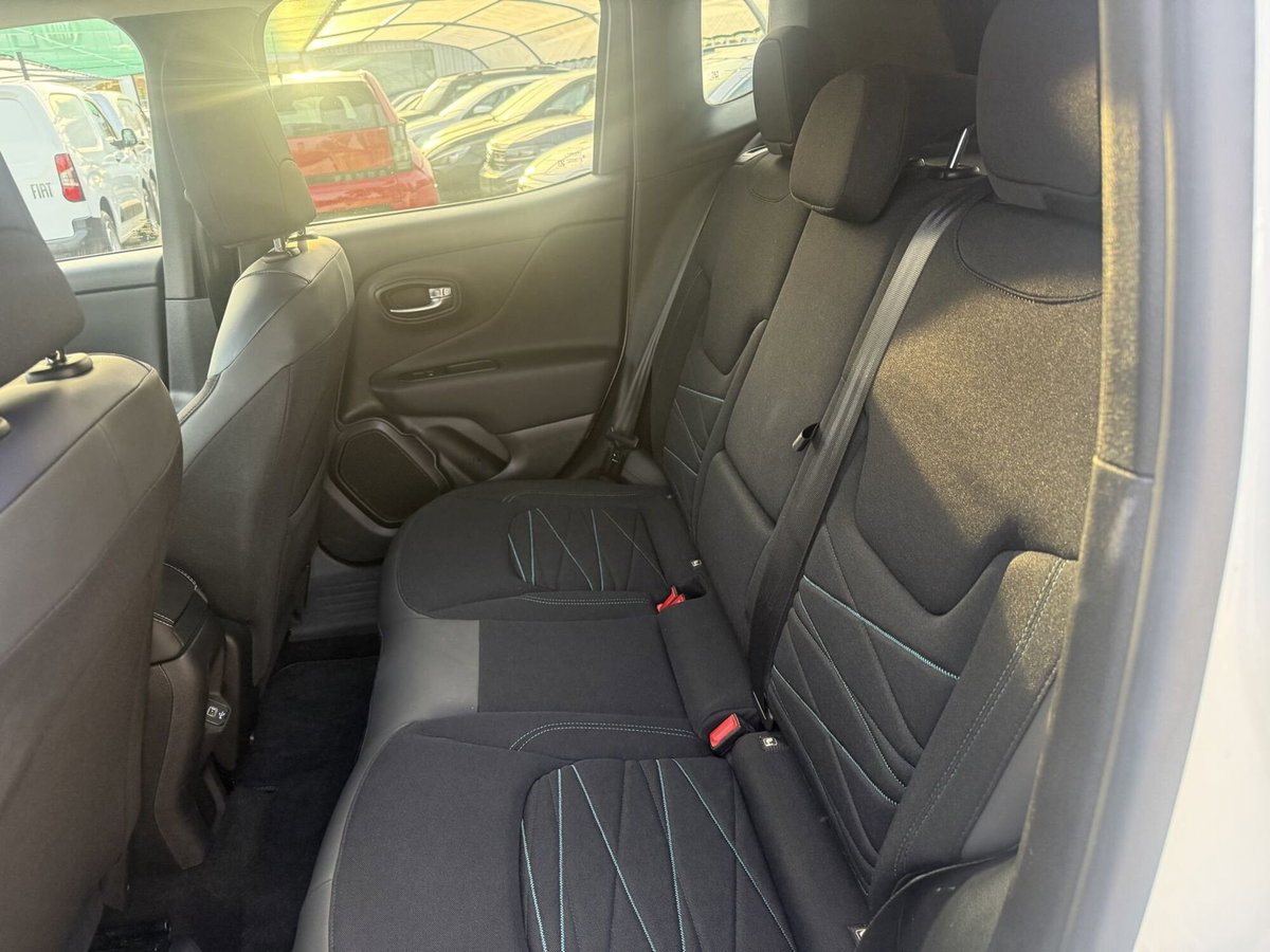 Jeep Renegade 1.3 T4 190CV PHEV 4xe AT6 Upland (11)