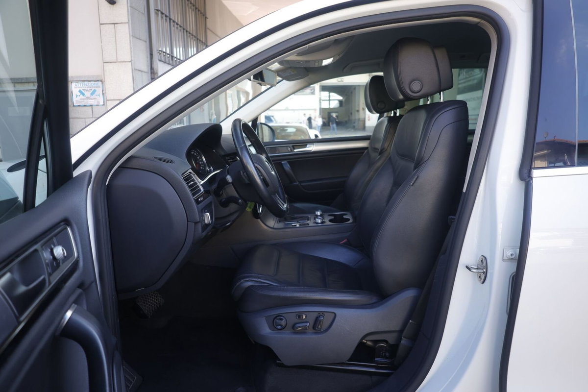 Volkswagen Touareg 3.0 TDI 204 CV tiptronic BlueMotion Techn. Executive (17)