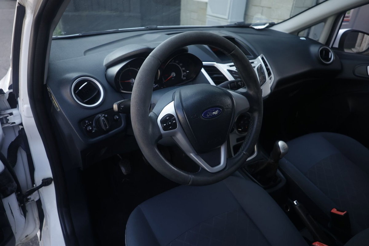 Ford Fiesta Ikon 1.4 TDCi 70CV 5 porte (14)