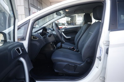 Ford Fiesta Ikon 1.4 TDCi 70CV 5 porte (17)