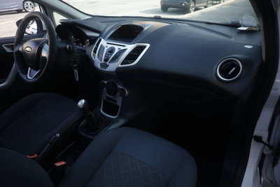 Ford Fiesta Ikon 1.4 TDCi 70CV 5 porte (8)