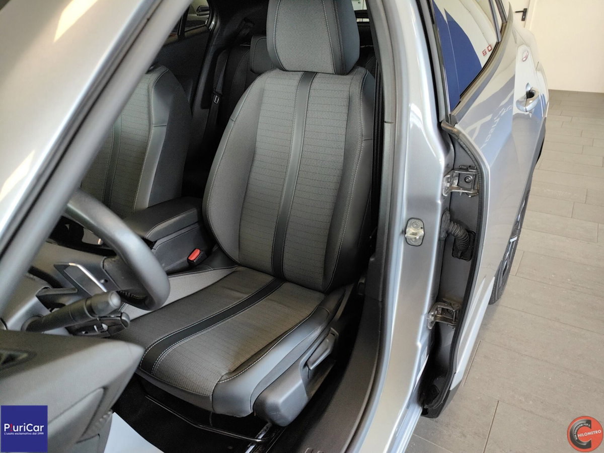 Peugeot 2008 BlueHDi 130 S&S EAT8 Allure Pack (4)