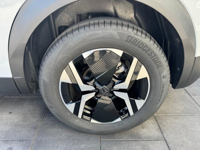 Peugeot 2008 1.2 hybrid Allure 145cv e-dcs6 (6)