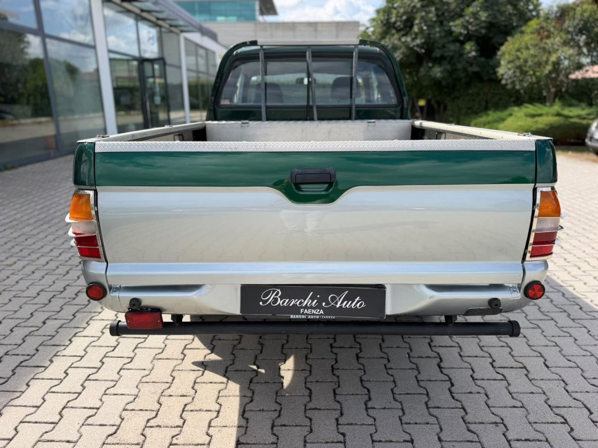 Mitsubishi L200 2.5 TDI 4WD Club Cab Pick-up GL (6)