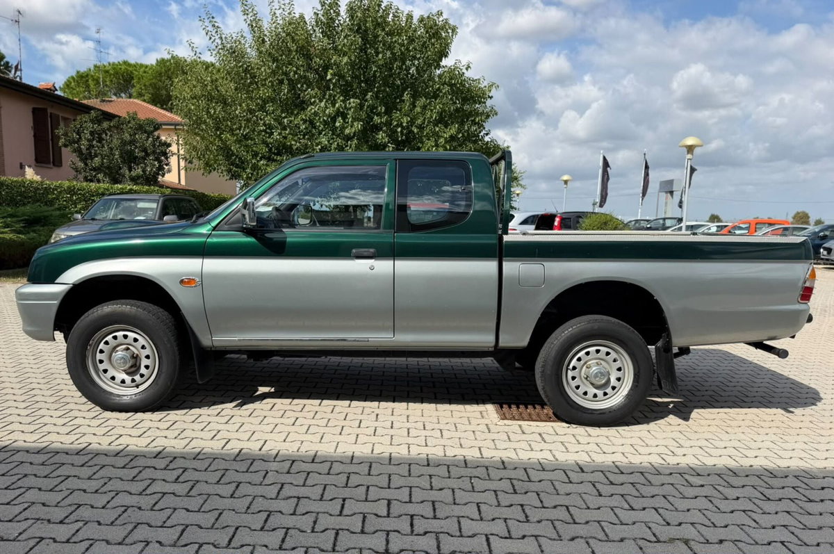 Mitsubishi L200 2.5 TDI 4WD Club Cab Pick-up GL (8)