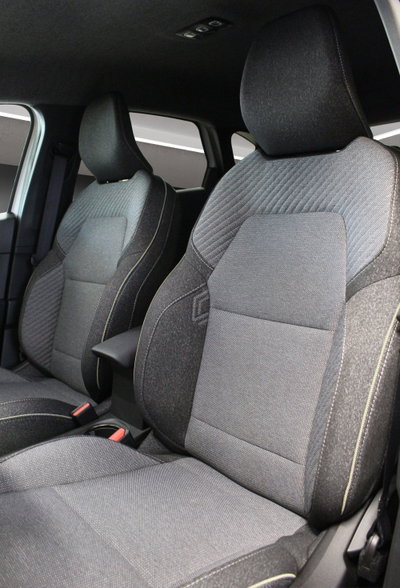 Renault Captur 1.2 eco-g Techno 120cv (10)