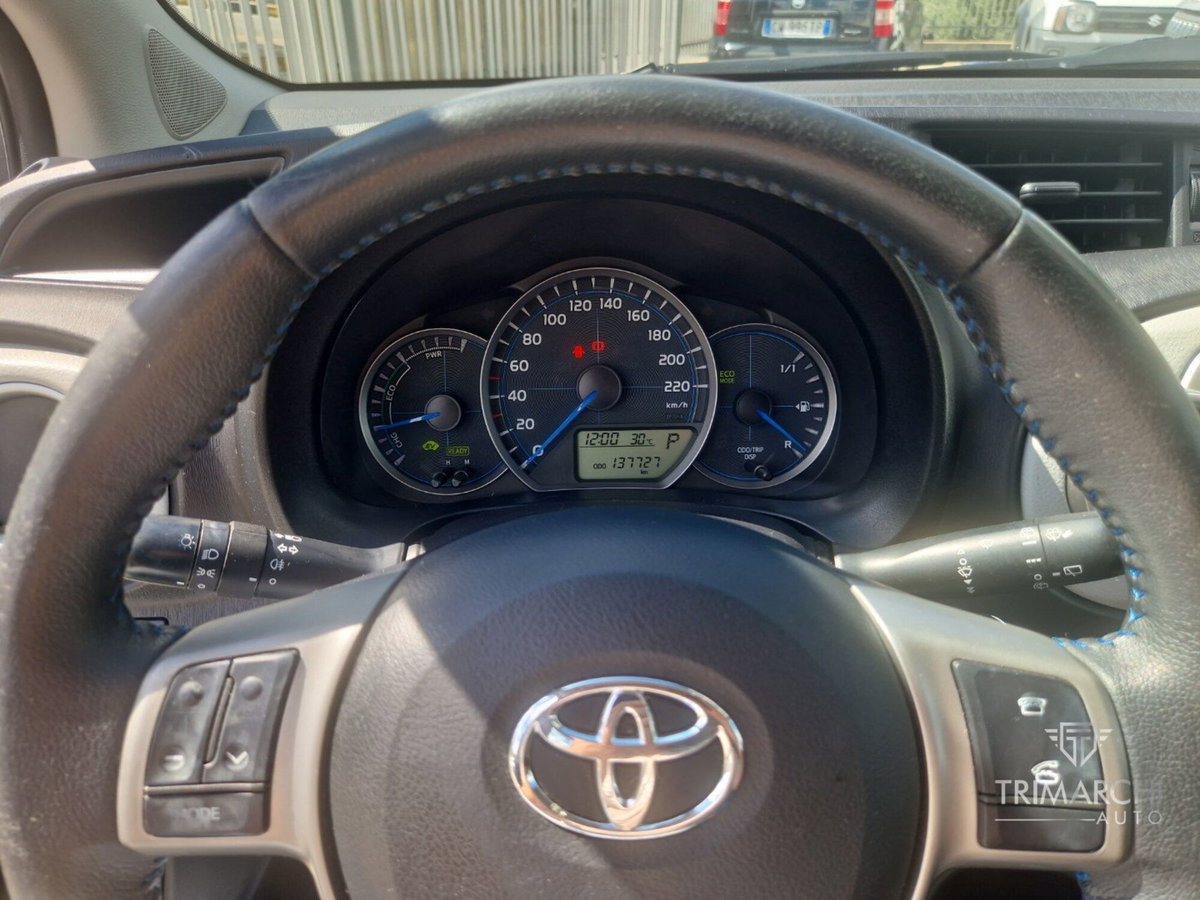 Toyota Yaris 1.5 Hybrid 5 porte Energy (8)