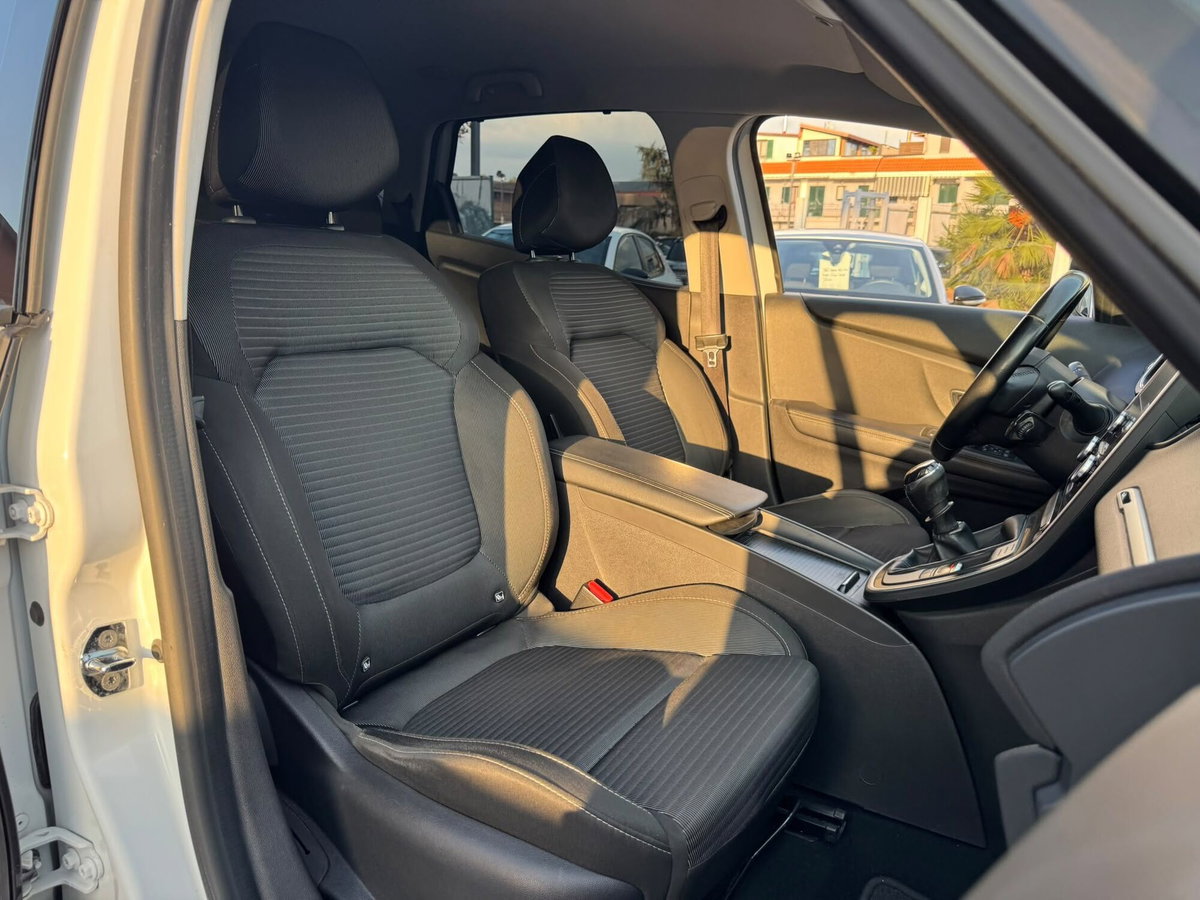 Renault Scénic 1.5 dci energy Zen 110cv (10)