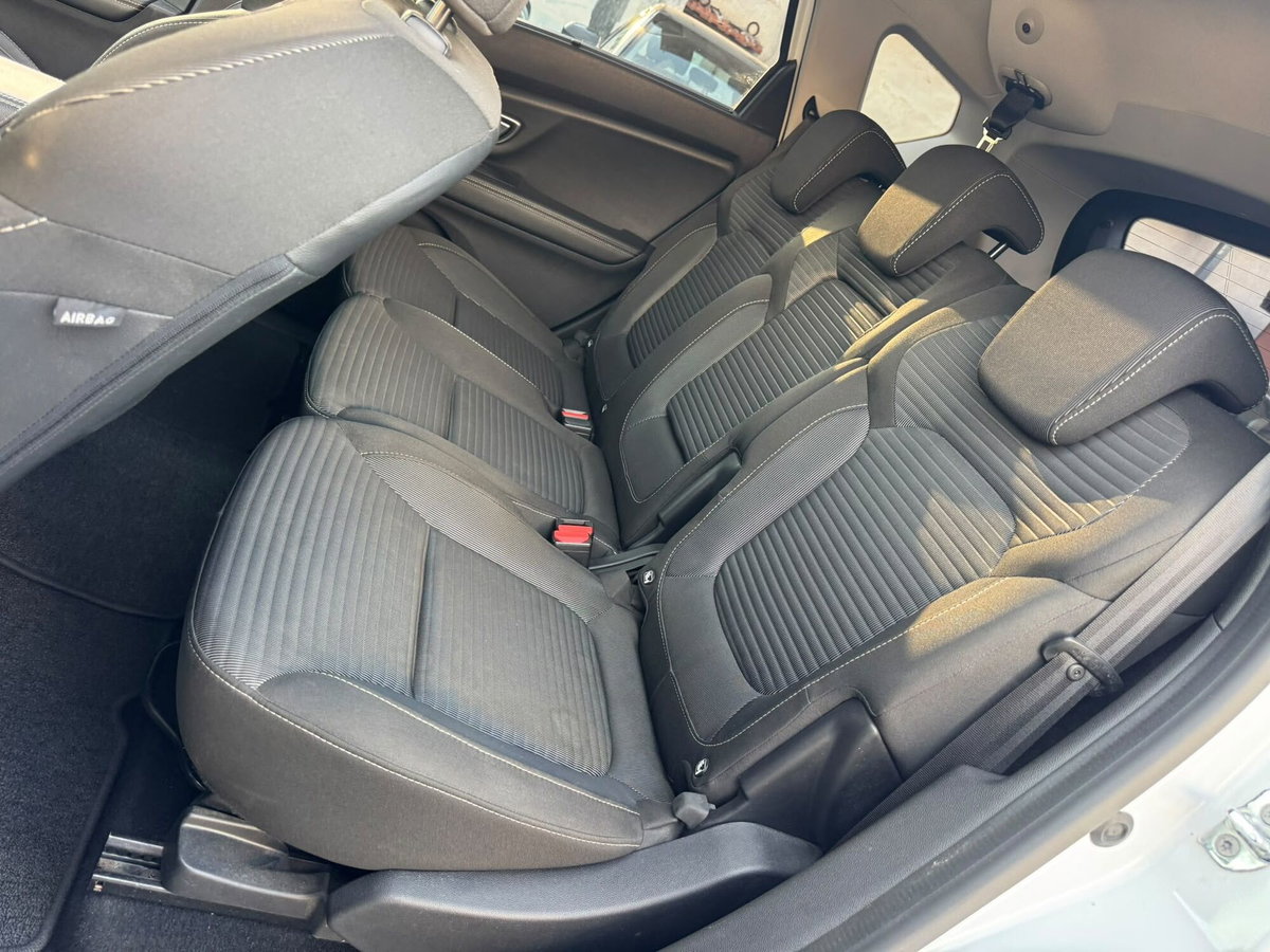 Renault Scénic 1.5 dci energy Zen 110cv (11)