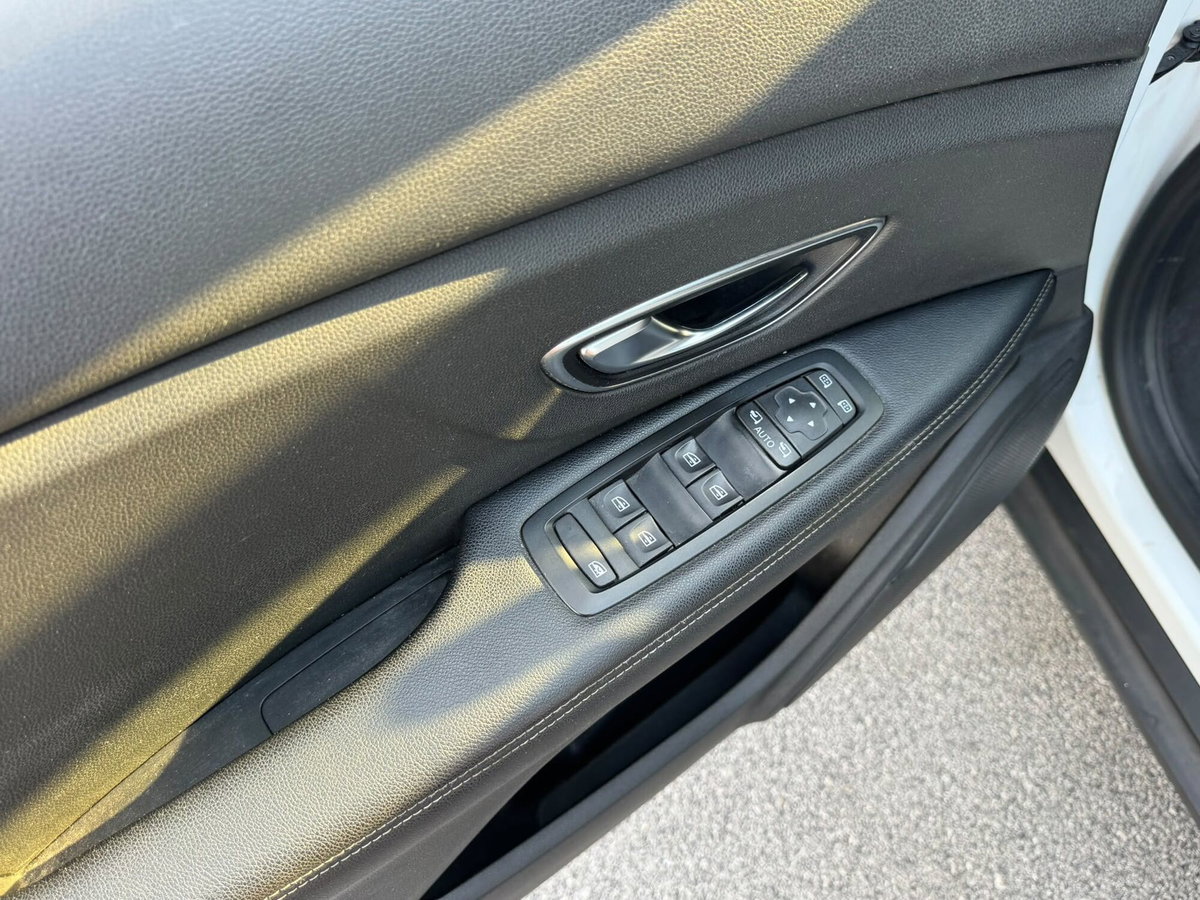 Renault Scénic 1.5 dci energy Zen 110cv (4)