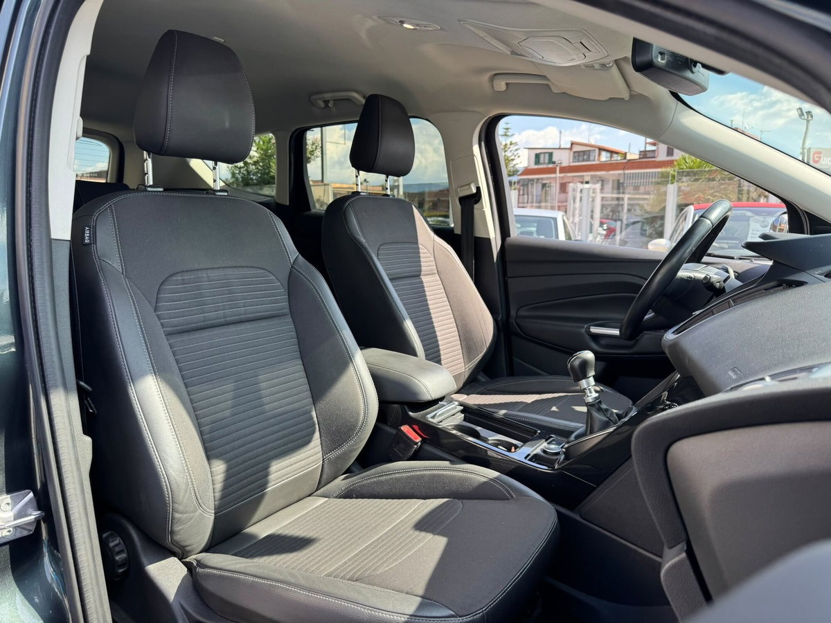 Ford Kuga 1.5 TDCI 120 CV S&S 2WD Titanium Business (10)