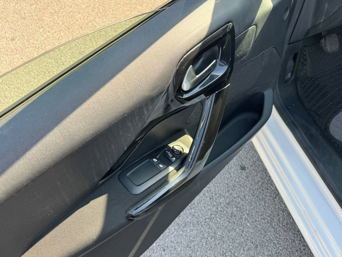 Peugeot 208 75 5 porte Active (4)