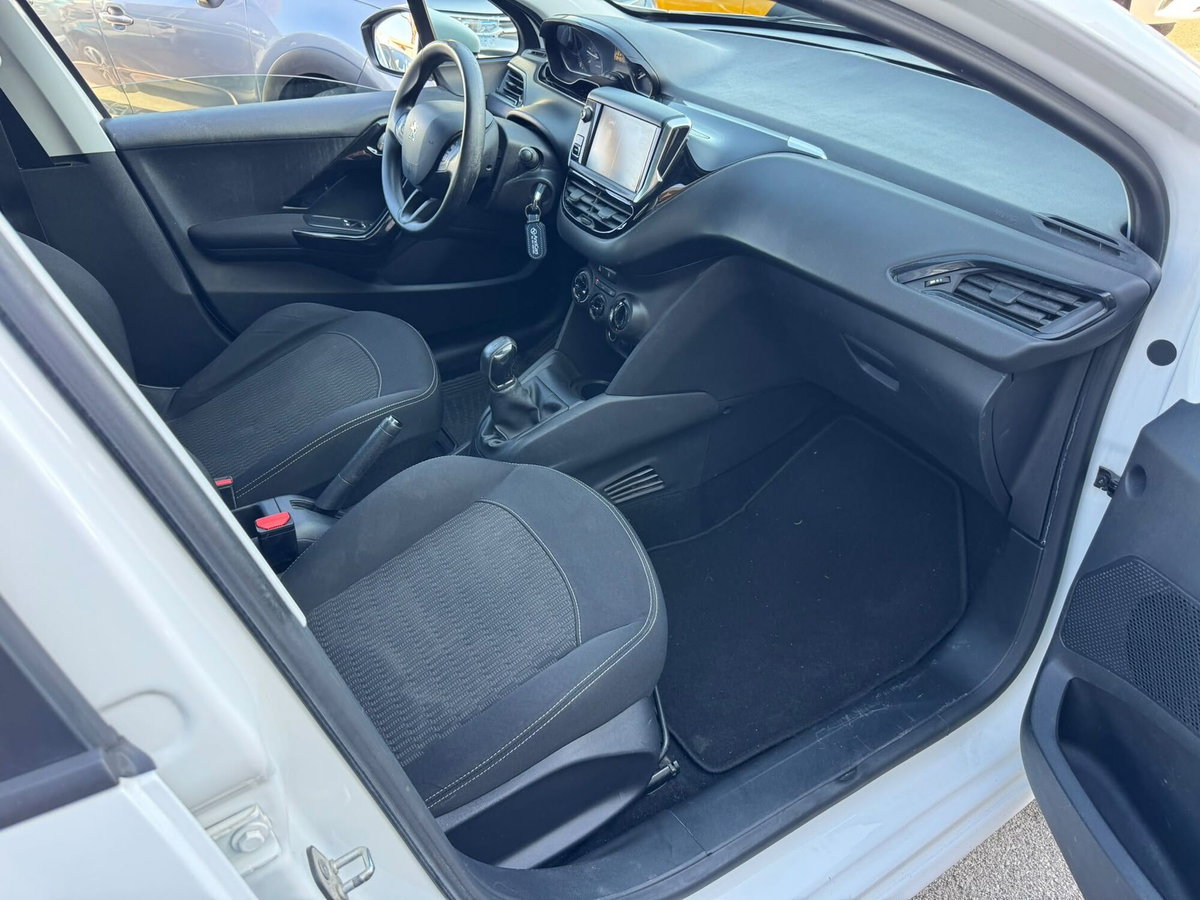 Peugeot 208 75 5 porte Active (9)