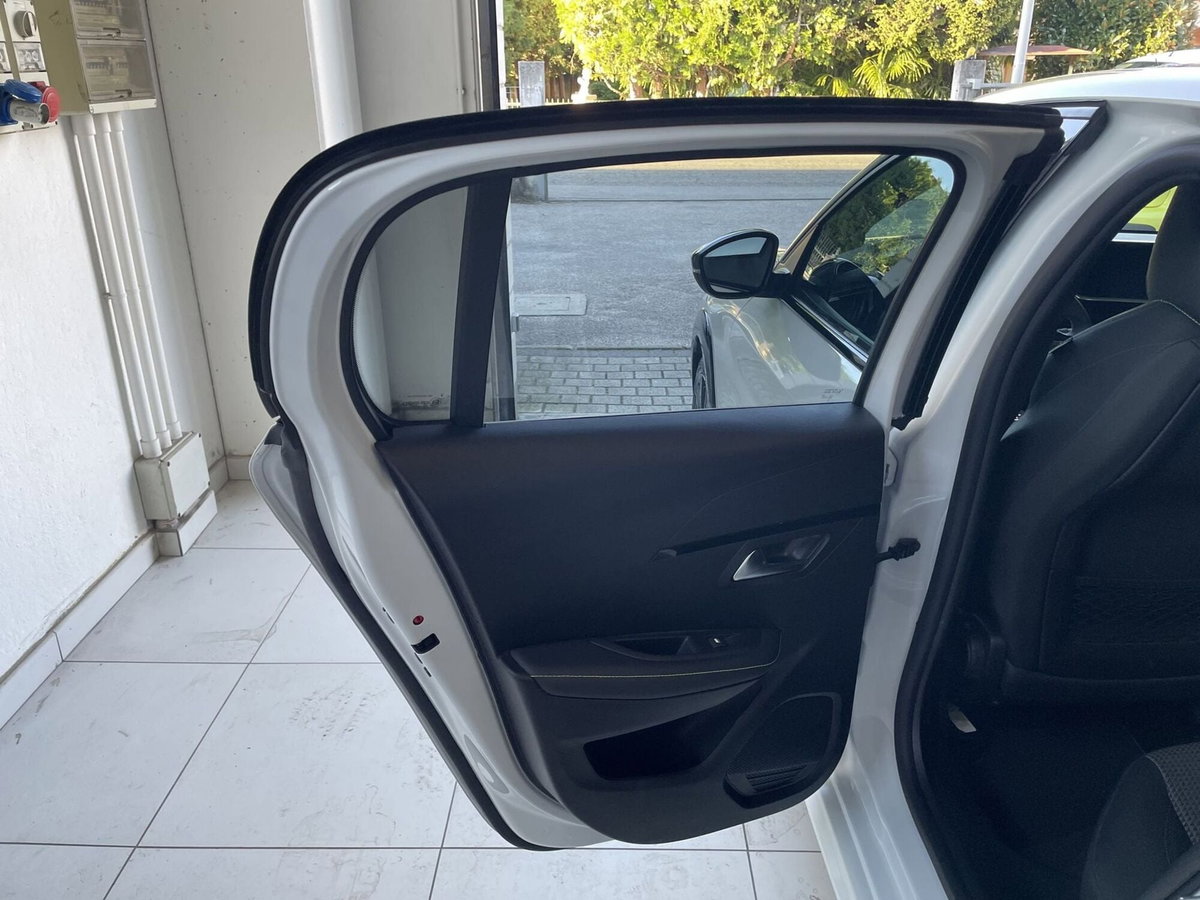 Peugeot 208 PureTech 100 Stop&Start 5 porte GT (11)