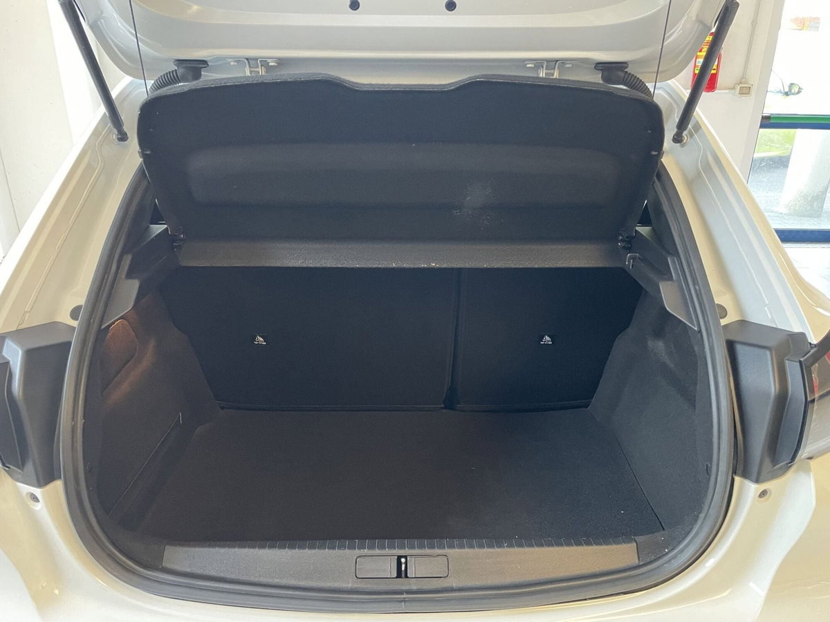 Peugeot 208 PureTech 100 Stop&Start 5 porte GT (7)